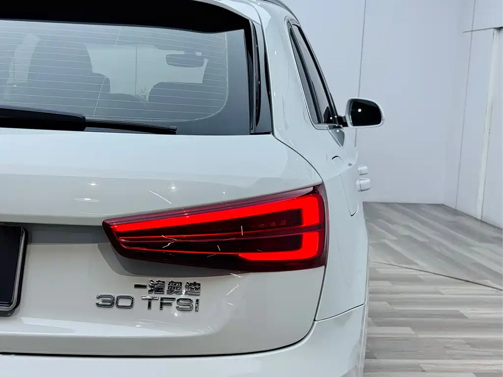 Audi Q3 2019 — фото 27