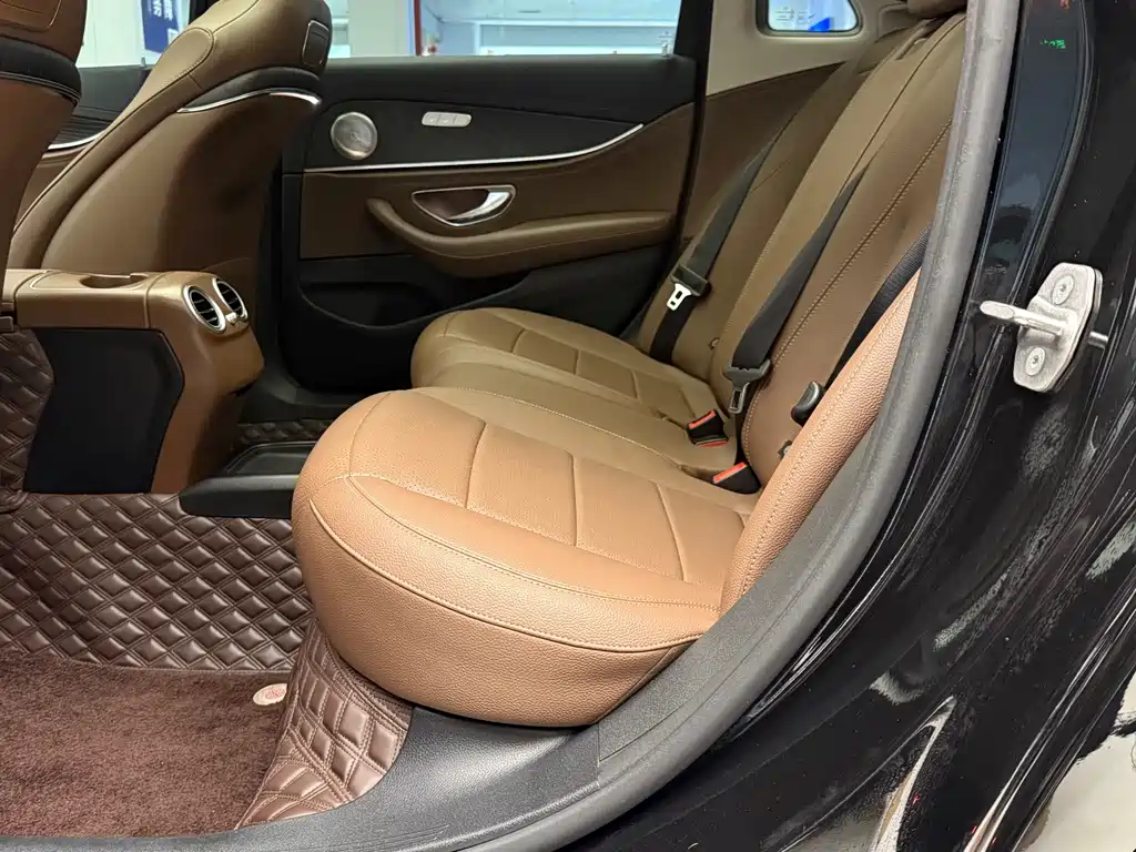 Mercedes-Benz E-Class 2019 — фото 10