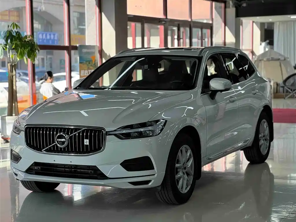 Volvo XC60 2019 — фото 1