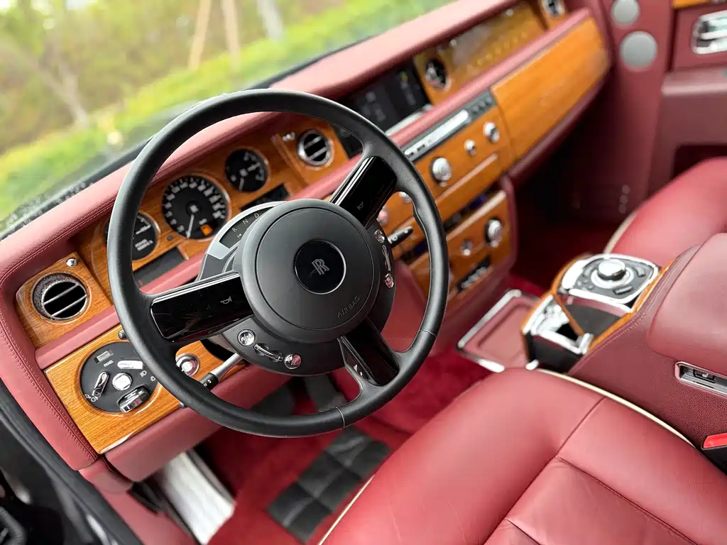Rolls-Royce Phantom 2015 — фото 14
