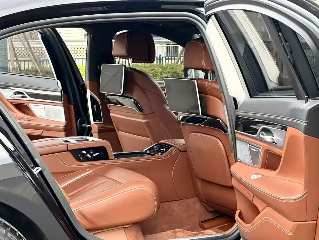 BMW 7 Series 2019 — фото 11