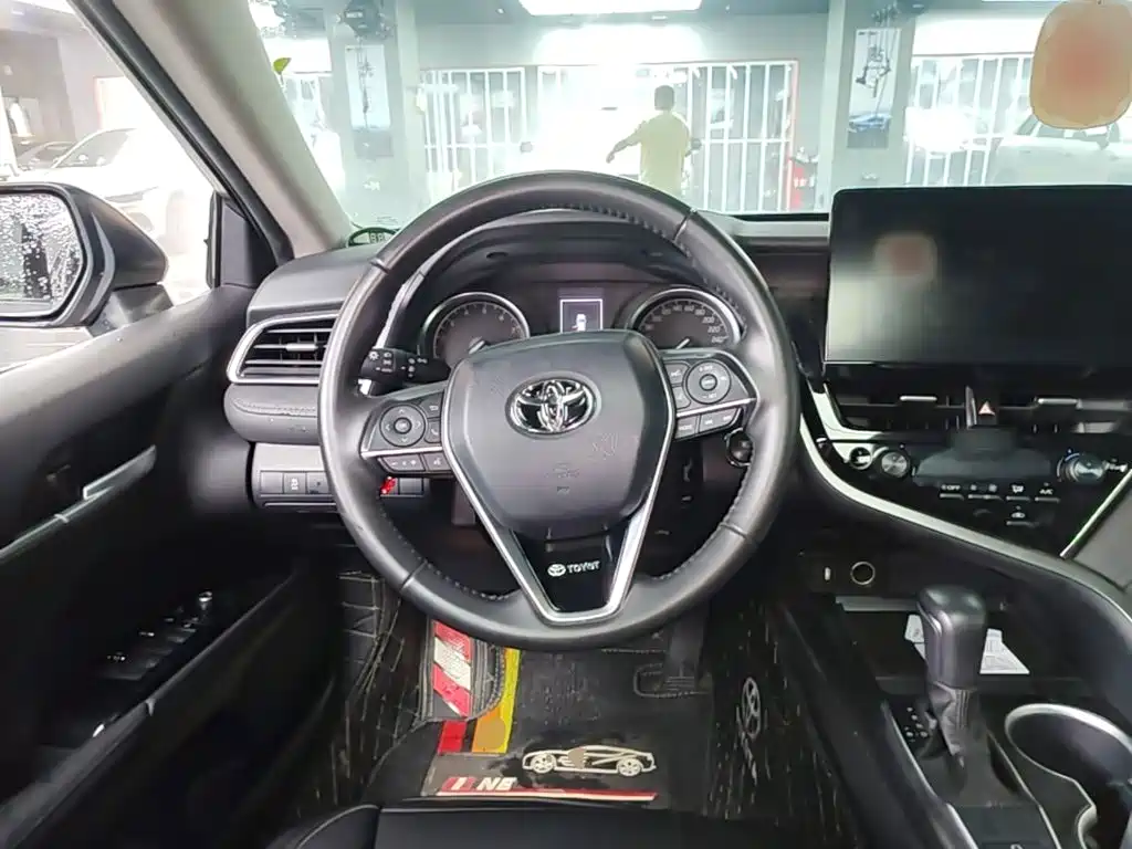 Toyota Camry 2023 — фото 17