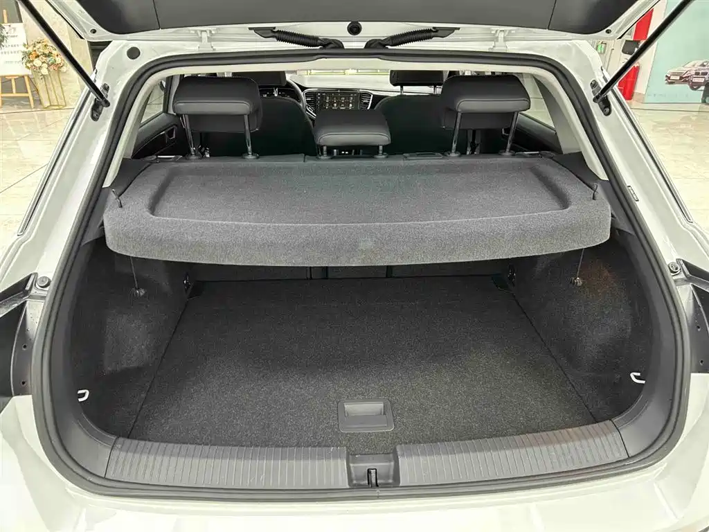 Volkswagen T-Roc 2023 — фото 16