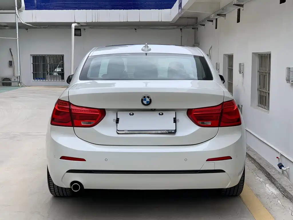 BMW 1 Series 2017 — фото 12