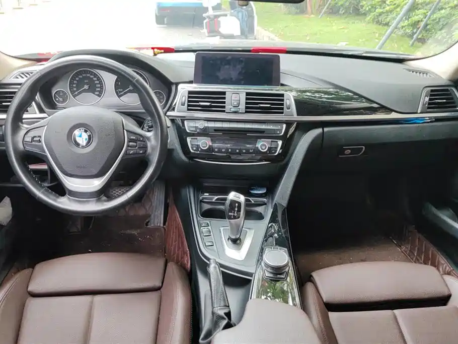 BMW 3 Series 2019 — фото 12