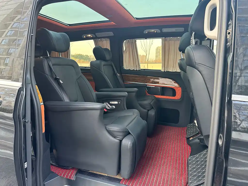 Mercedes-Benz V-Class 2018 — фото 12