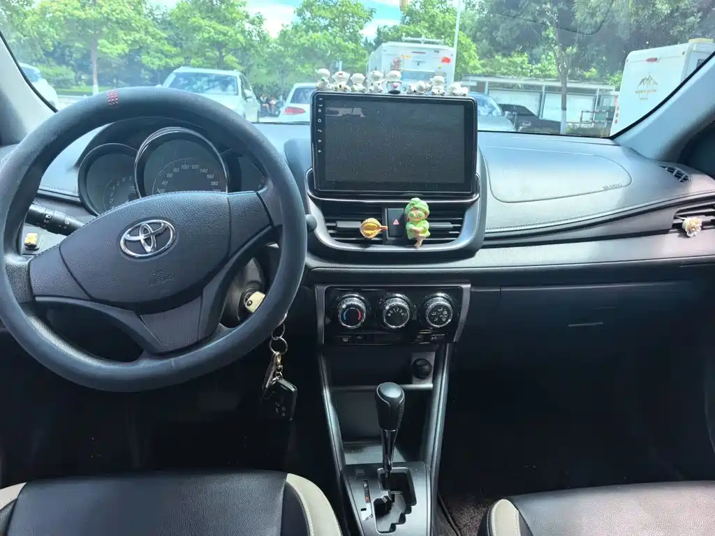 Toyota Yaris L 2021 — фото 6