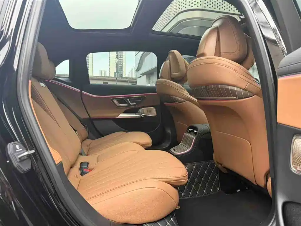 Mercedes-Benz E-Class 2025 — фото 13
