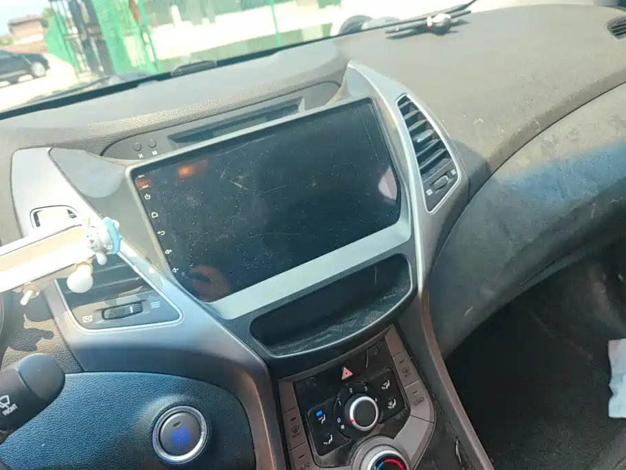 Hyundai Elantra 2016 — фото 13