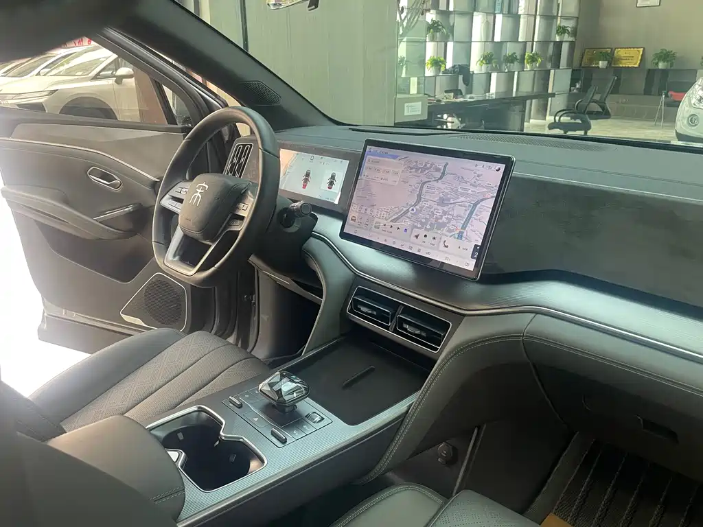 BYD L DM-i 2025 — фото 12