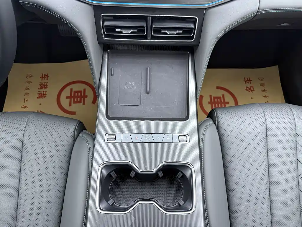 BYD L DM-i 2026 — фото 8