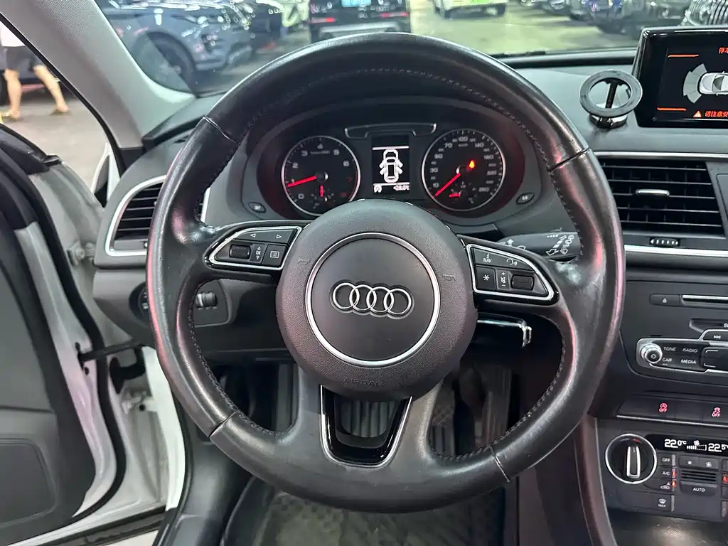 Audi Q3 2017 — фото 13
