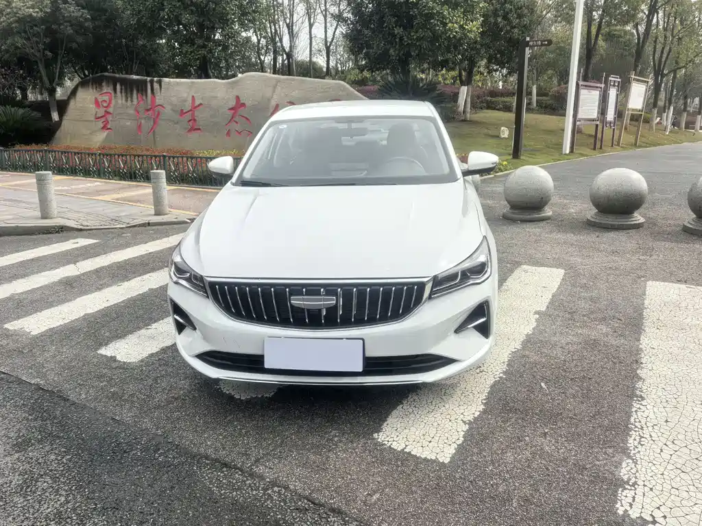 Geely Emgrand 2024