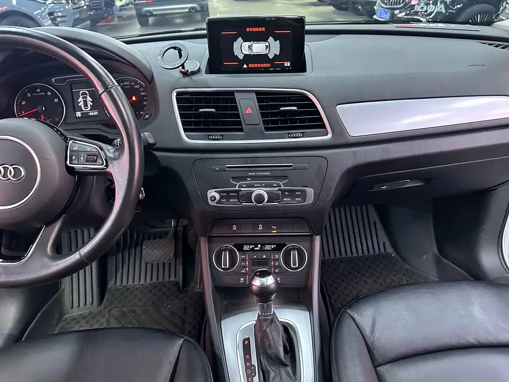 Audi Q3 2017 — фото 14