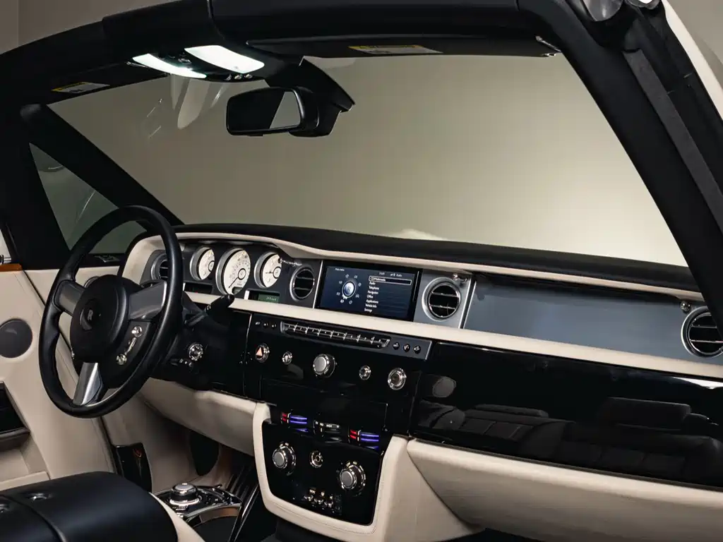 Rolls-Royce Phantom 2015 — фото 27