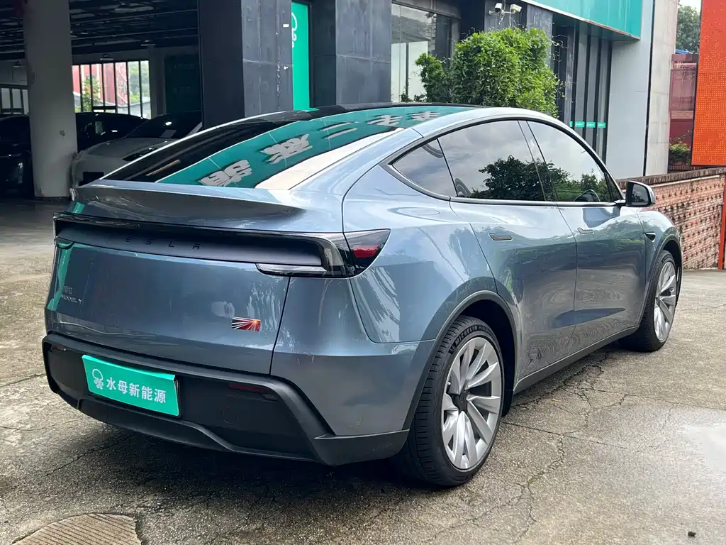 Tesla Model Y 2025 — фото 6