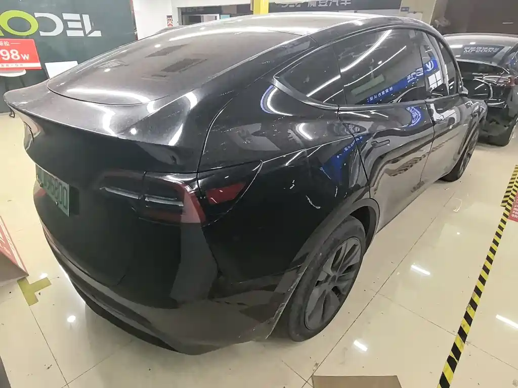 Tesla Model Y 2023 — фото 10