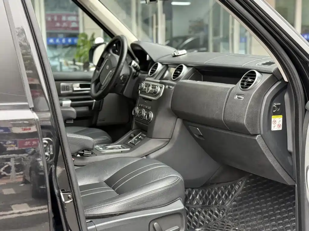Land Rover Discovery 2016 — фото 14