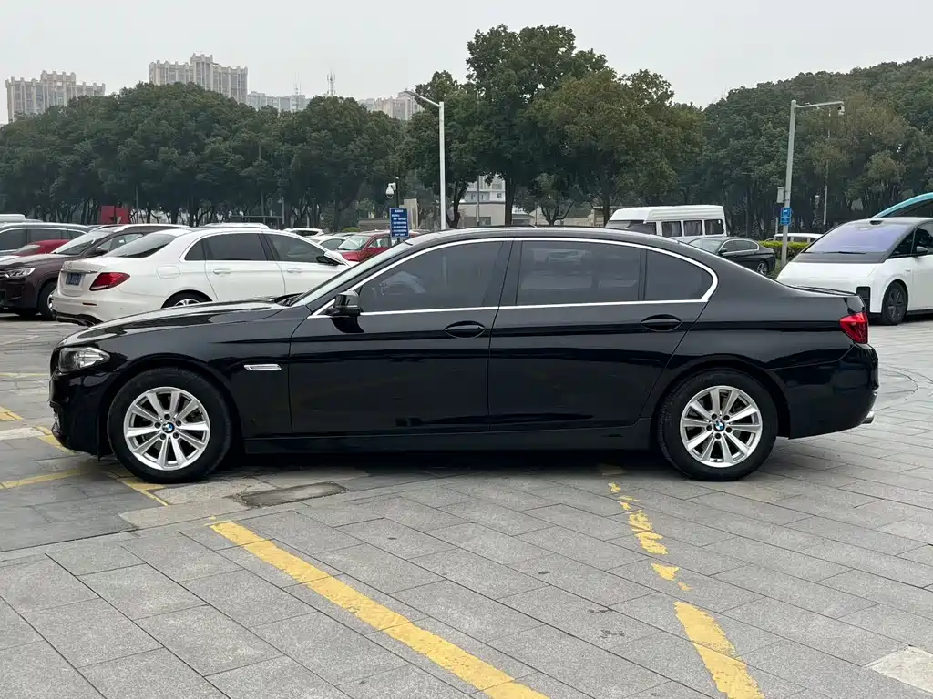 BMW 5 Series 2016 — фото 3