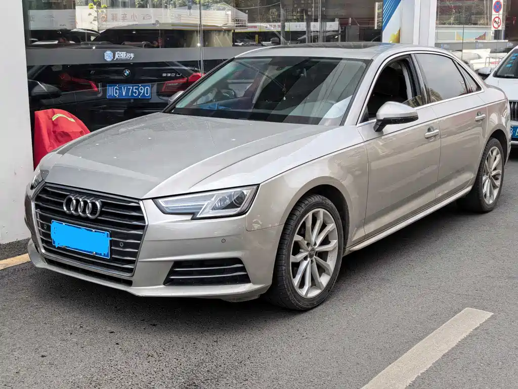 Audi A4L 2018 — фото 1