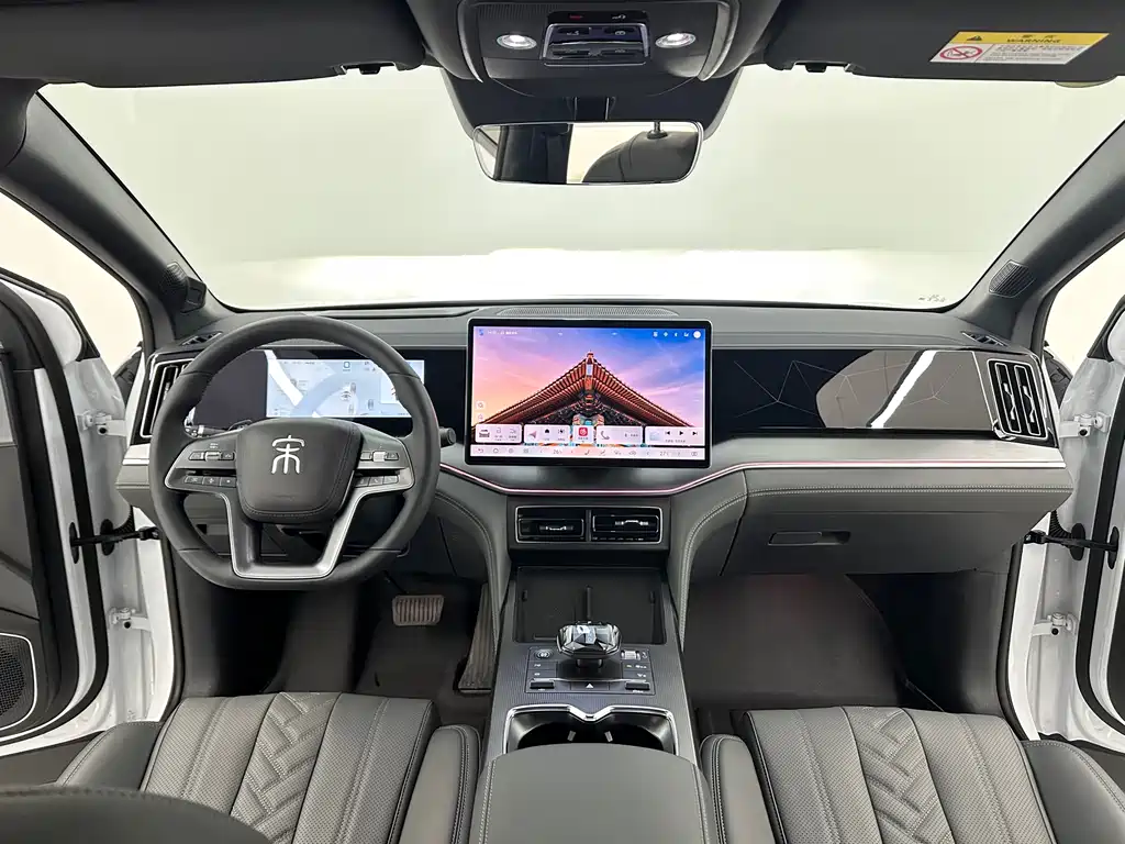 BYD L DM-i 2025 — фото 13