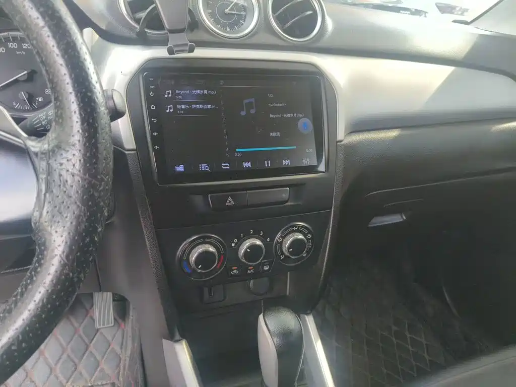 Suzuki Vitara 2018 — фото 10