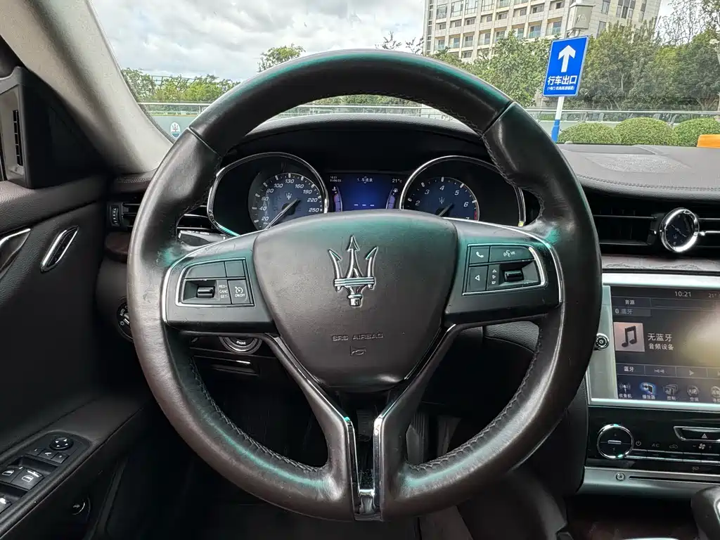 Maserati Quattroporte 2015 — фото 14