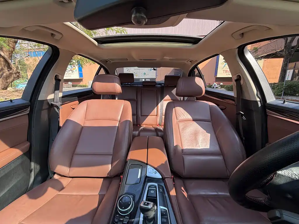 BMW 5 Series 2015 — фото 10