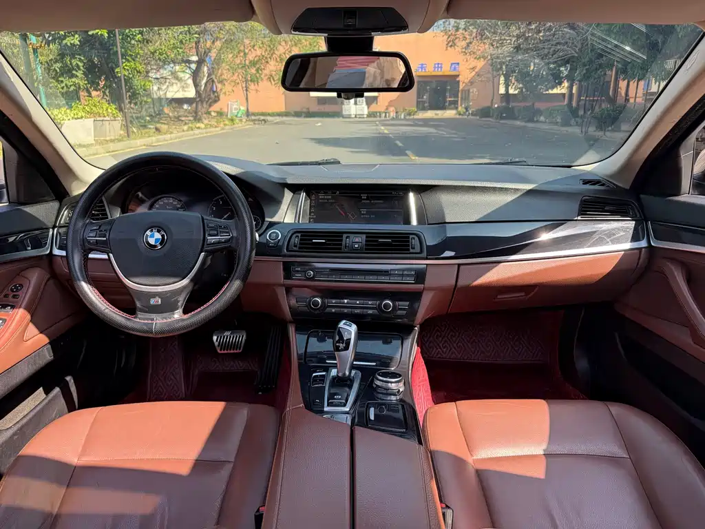 BMW 5 Series 2015 — фото 11