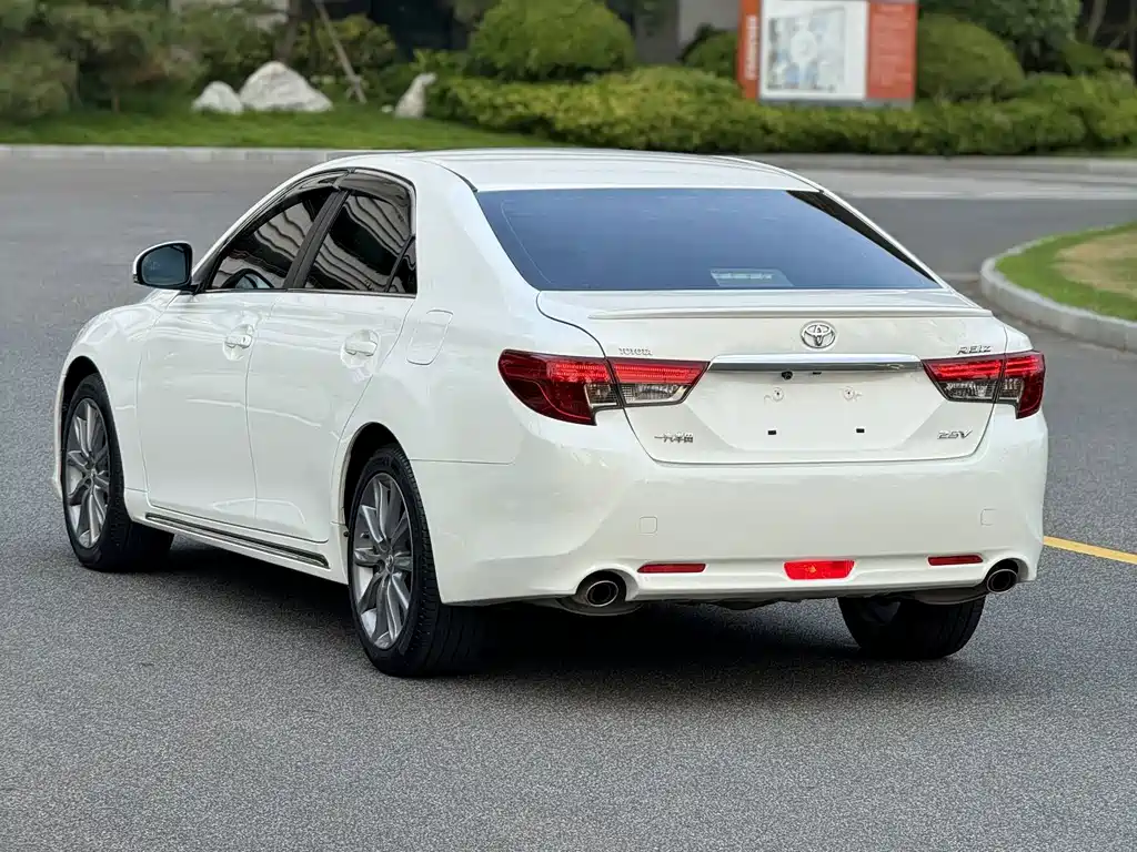 Toyota Reiz 2015 — фото 23