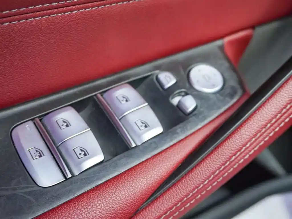 BMW 5 Series 2021 — фото 11