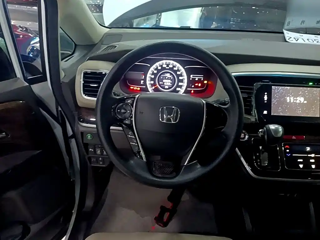 Honda Odyssey 2017 — фото 11