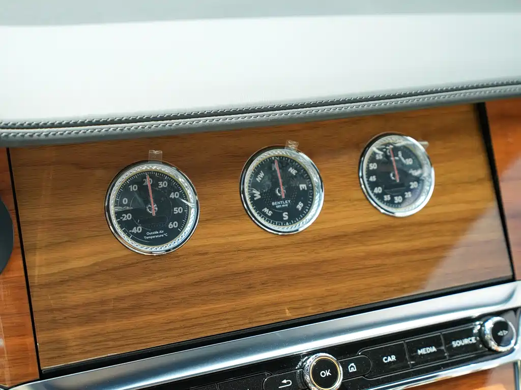 Bentley Continental 2021 — фото 18