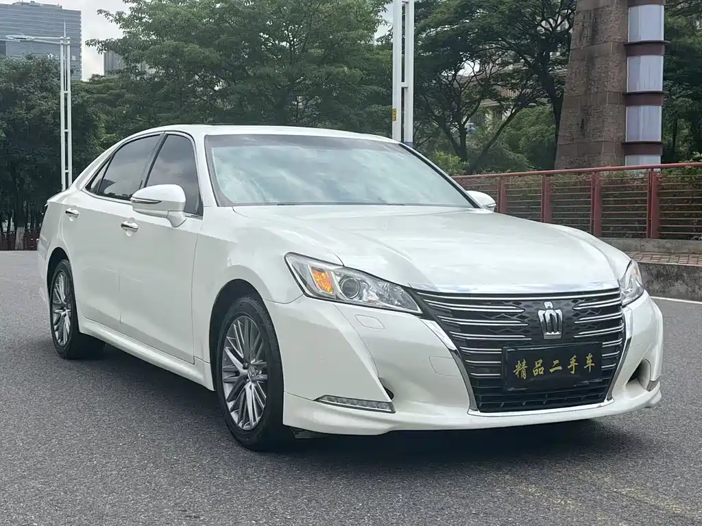 Toyota Crown 2017 — фото 3
