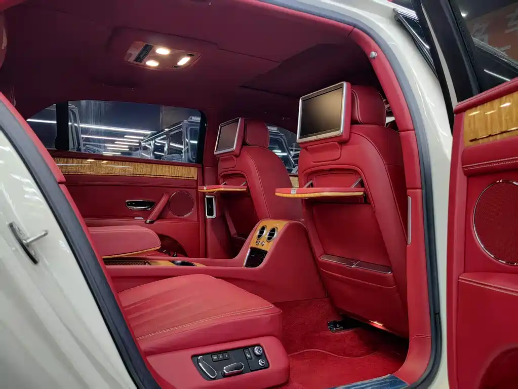 Bentley Flying Spur 2017 — фото 13