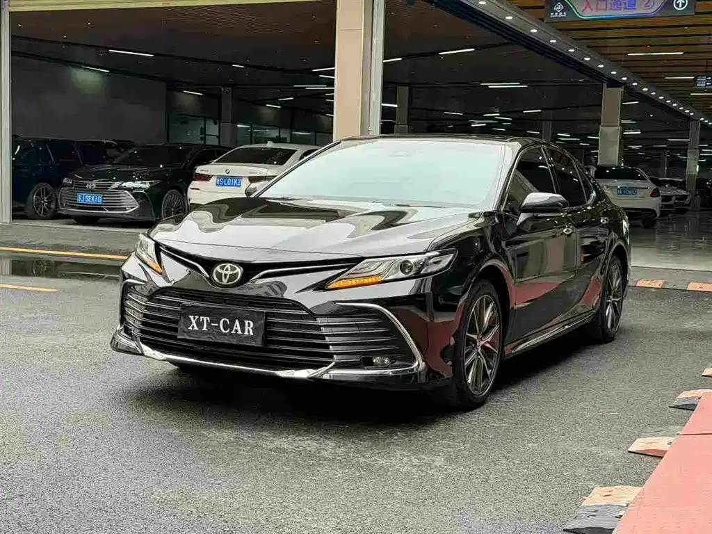 Toyota Camry 2024 — фото 1