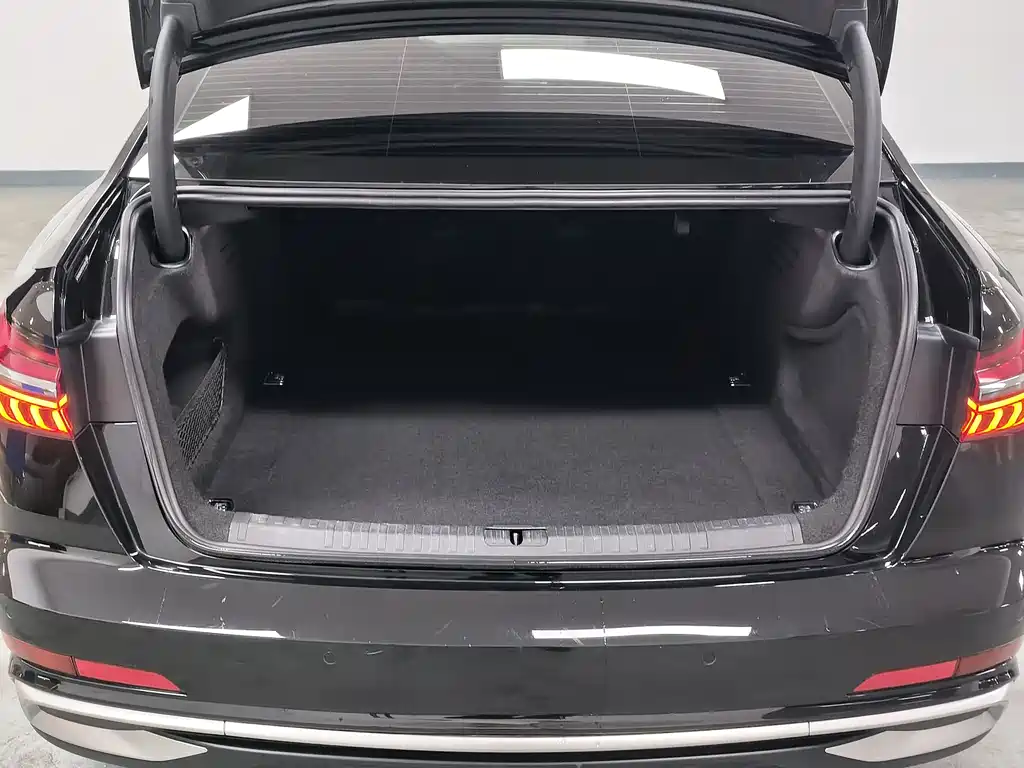 Audi A6L 2023 — фото 15