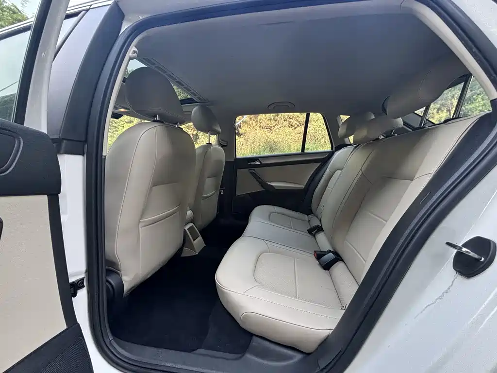 Skoda Rapid Spaceback 2015 — фото 8