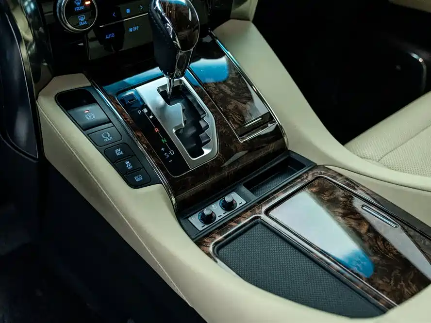 Toyota Alphard 2020 — фото 17