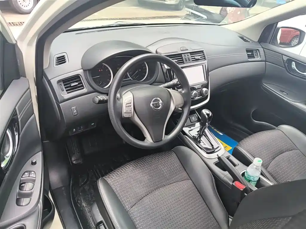 Nissan Tiida 2017 — фото 10