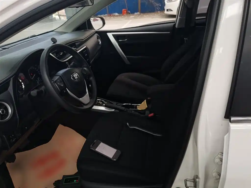 Toyota Corolla 2018 — фото 15