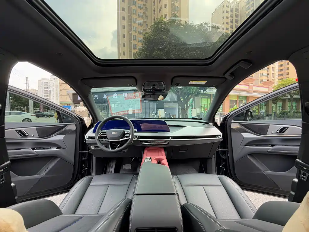 Cadillac XT5 2025 — фото 27