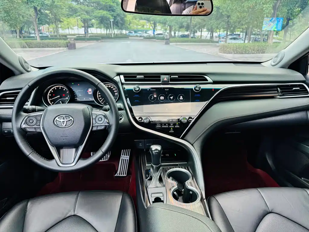 Toyota Camry 2019 — фото 5