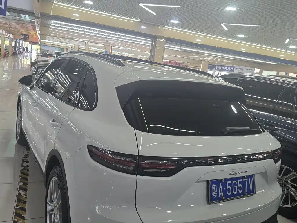 Porsche Cayenne 2018 — фото 19