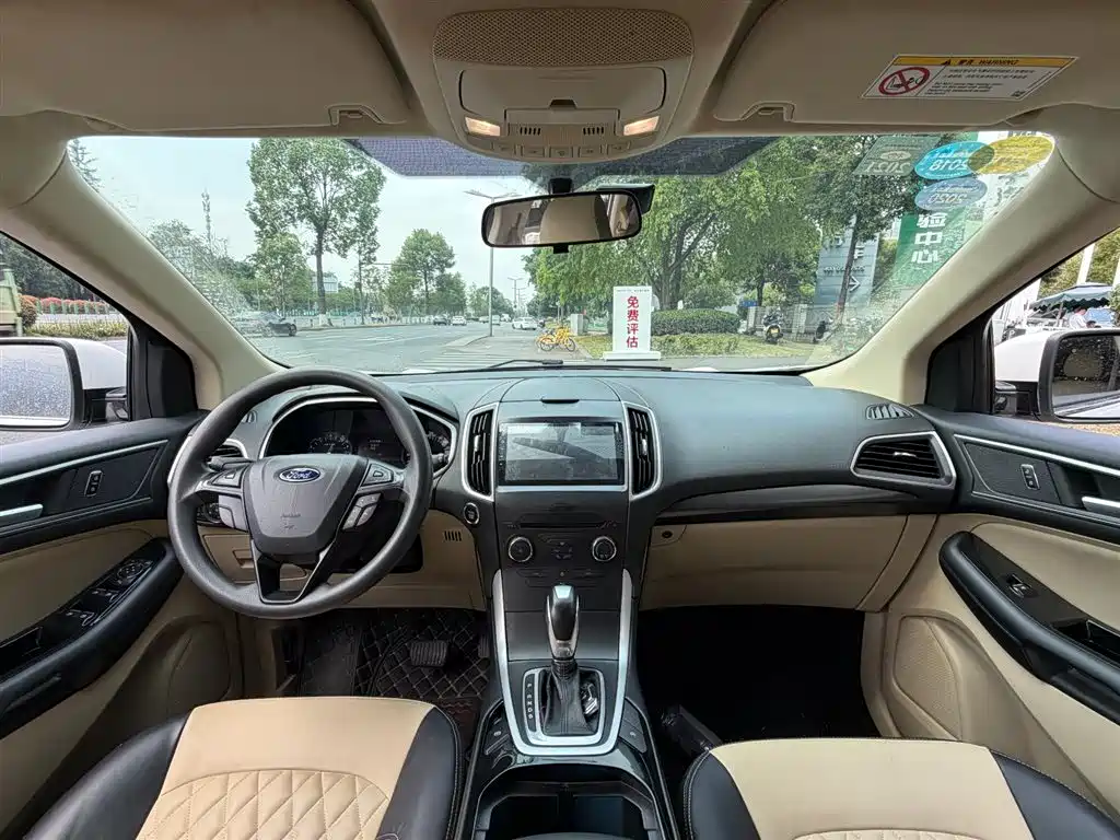 Ford Edge 2017 — фото 11