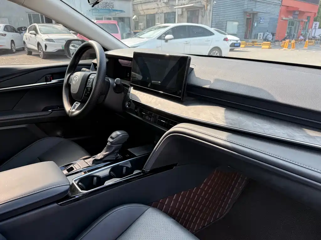 Toyota Camry 2025 — фото 24