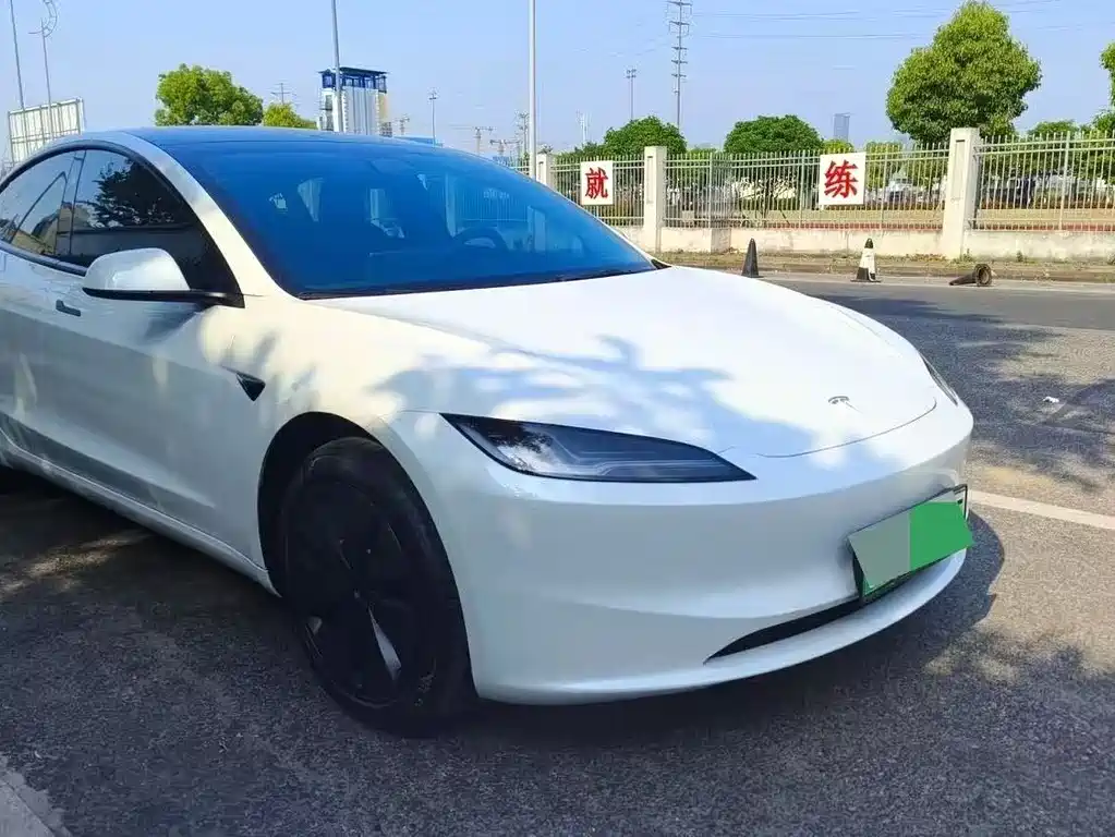 Tesla Model 3 2025 — фото 3