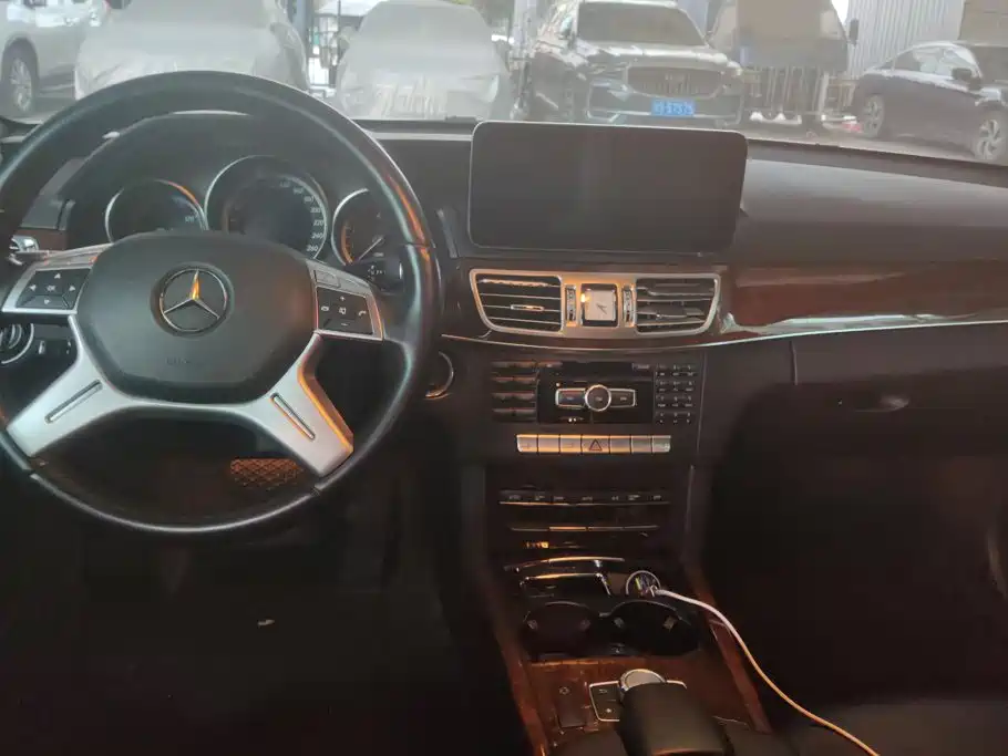 Mercedes-Benz E-Class 2014 — фото 12
