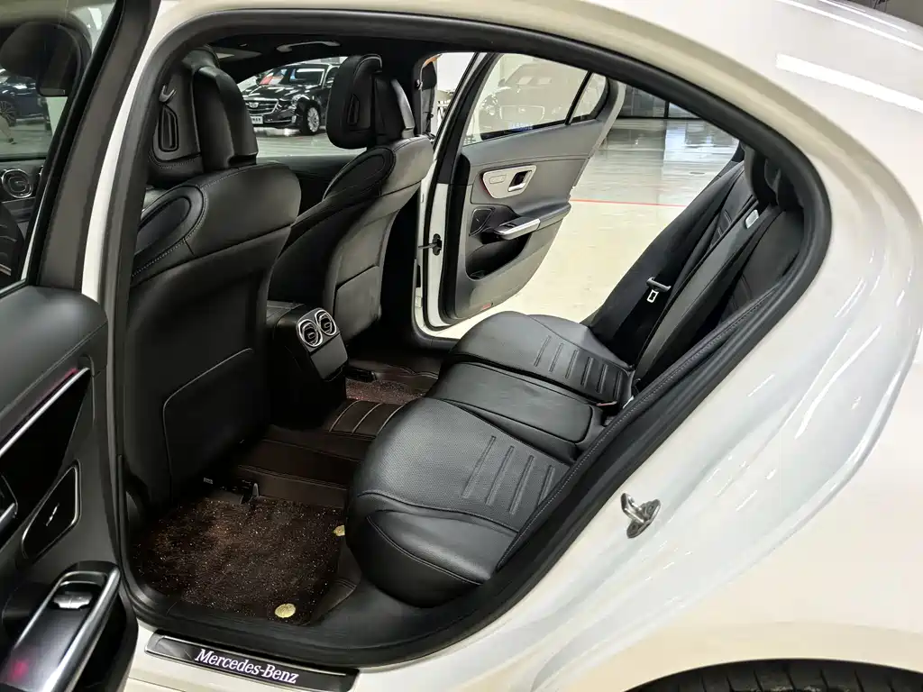 Mercedes-Benz C-Class 2023 — фото 14