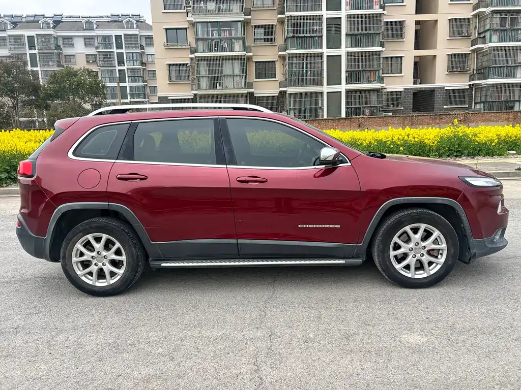 Jeep Cherokee 2016 — фото 4